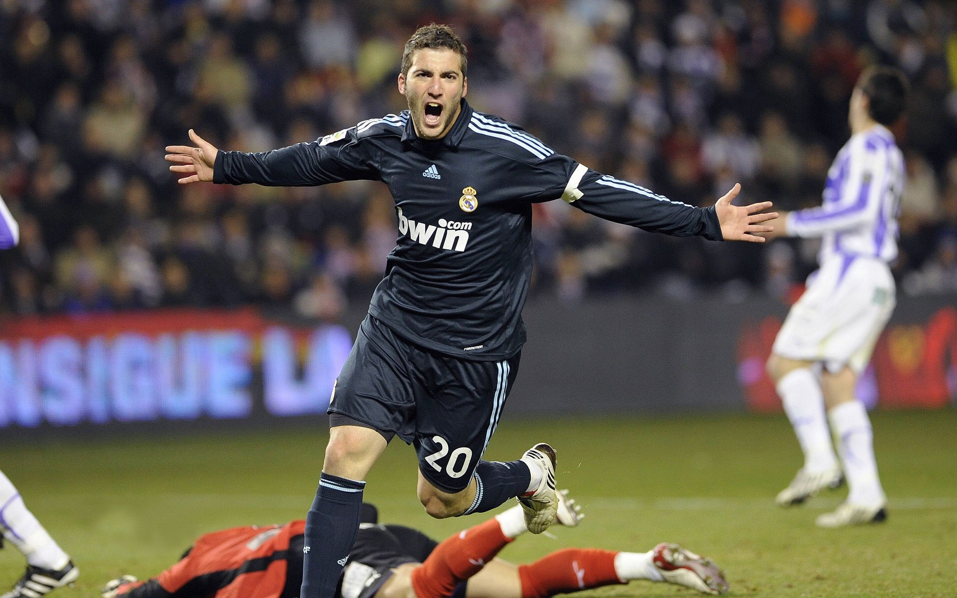 开云体育中国-布雷默里程碑之夜，尼斯收割乌拉圭双星闪耀法甲